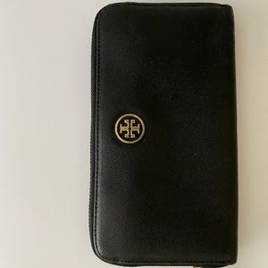 Tory Burch Black Robinson Zip Continental Wallet